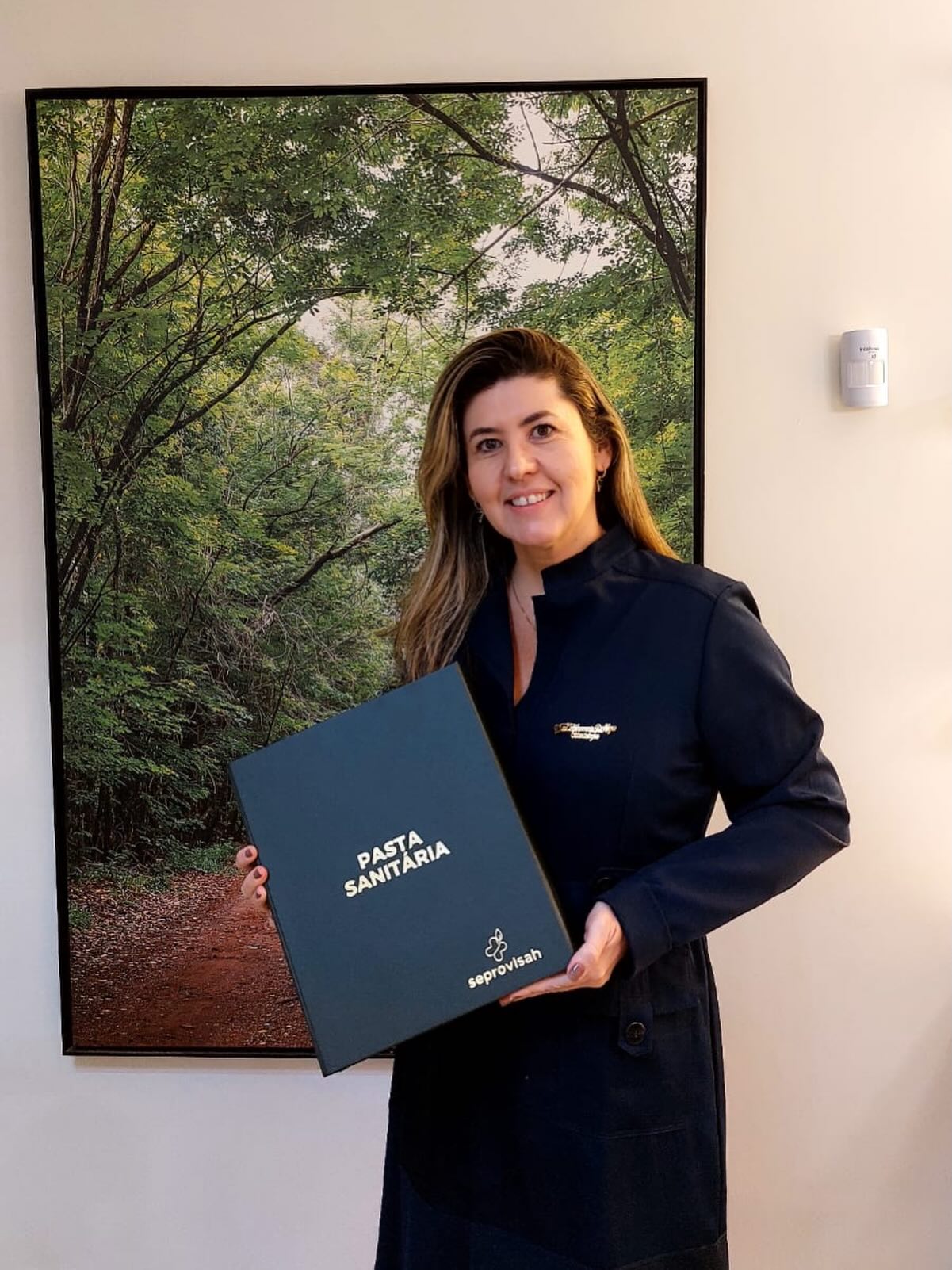 Mais uma empresa regularizada e com Alvará Sanitário em mãos ✅
Dra @draestelamarisregisnigro agradecemos pela confiança. Você merece ter sua clínica blindada e trabalhar com tranquilidade 🔒